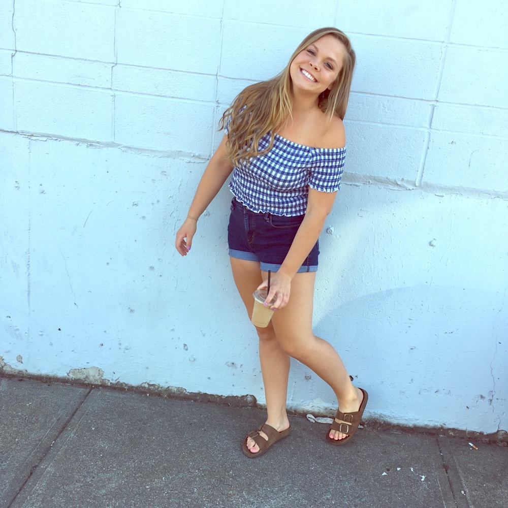 Meet your Posher, Courtney